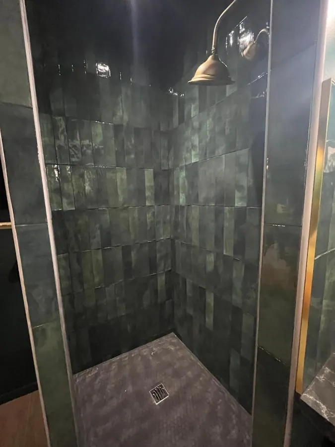 Le Speak Easy / Jacuzzi Et Sauna Marseille 0*,  Frankrike