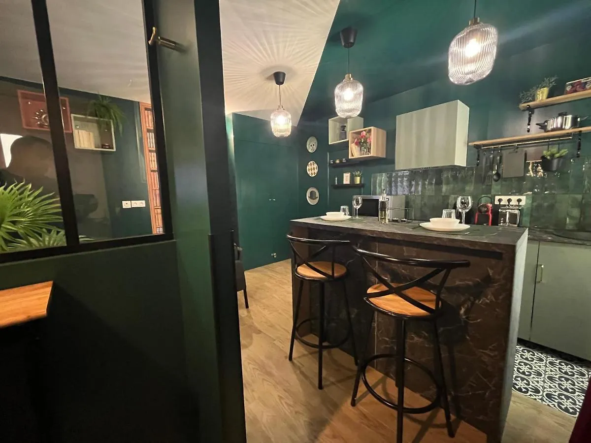 Le Speak Easy / Jacuzzi Et Sauna Marseille Lägenhet