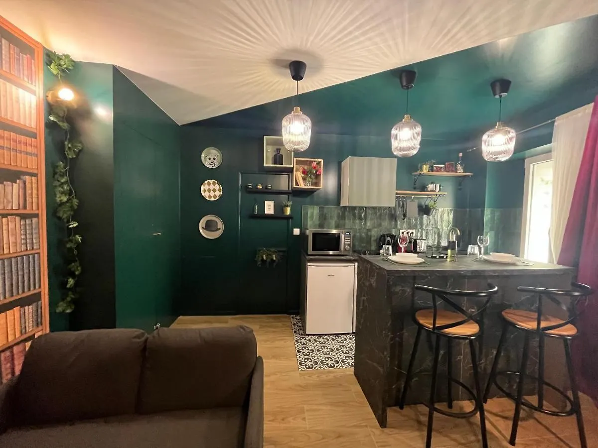Le Speak Easy / Jacuzzi Et Sauna Marseille 0*,  Frankrike